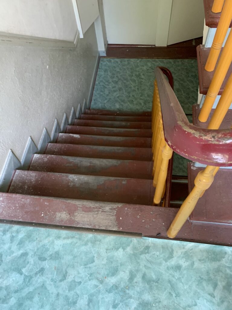 Hagen - Treppenhaus vorher Treppenhaus in Hagen vor der Sanierung