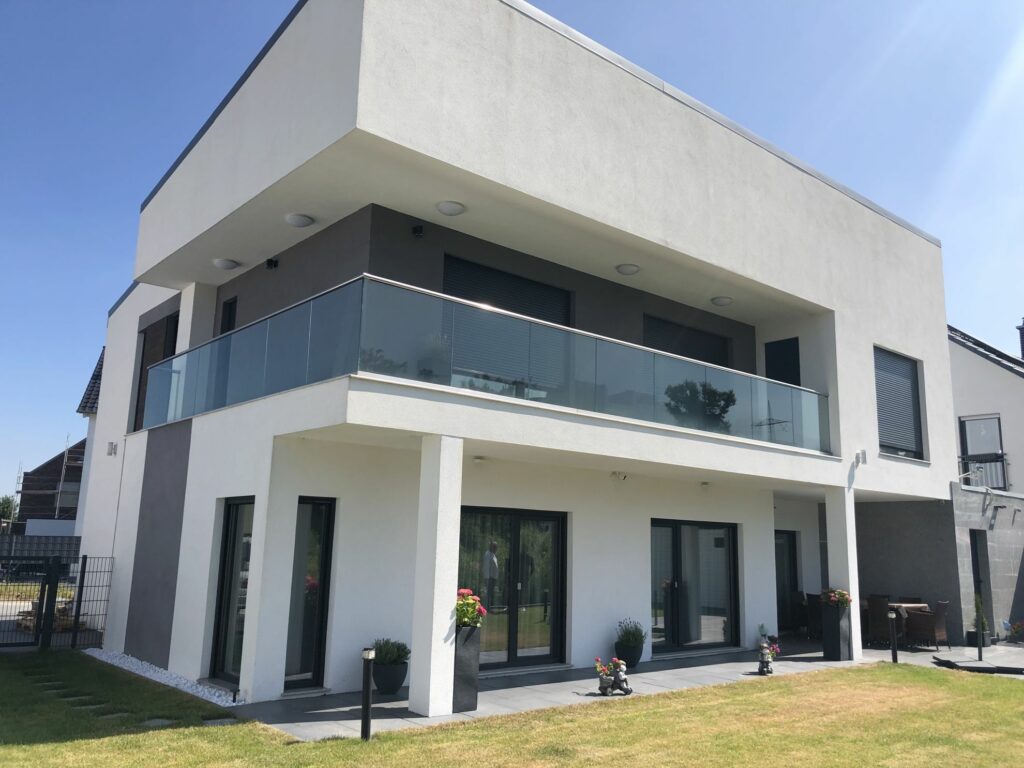 Dortmund – Neubau Stadtvilla Außenansicht Garten einer Neubau Stadtvilla in Dortmund