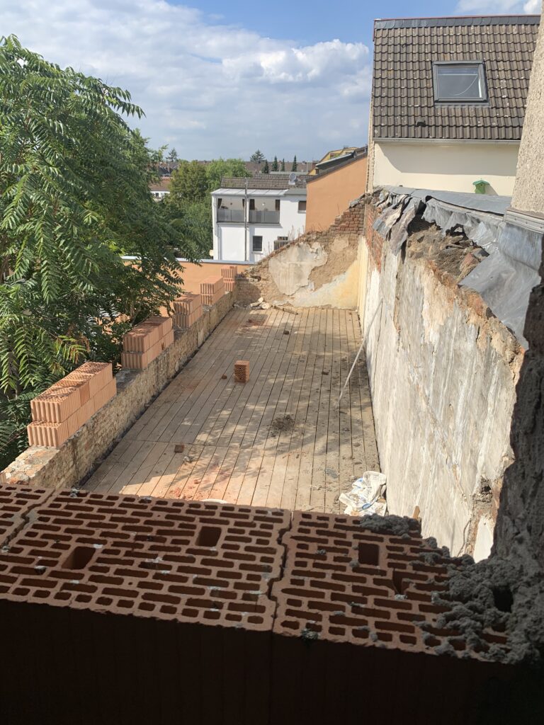 IMG_8519 Dachgeschoss Ausbau eines Mehrfamilienhaus mit Kernsanierung in Krefeld