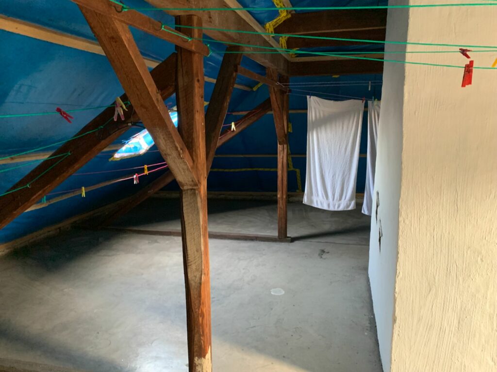 Ein Dachgeschoss vor der Sanierung