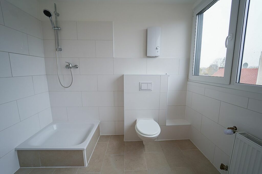 ea06d541-be42-420a-87ce-99d07ac169e3-1583224798 Kernsaniertes Badezimmer